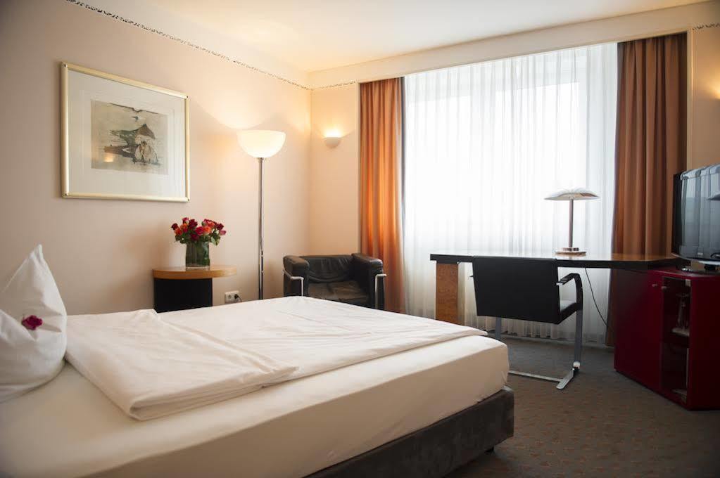 Parkhotel Schmid Adelsried Dış mekan fotoğraf